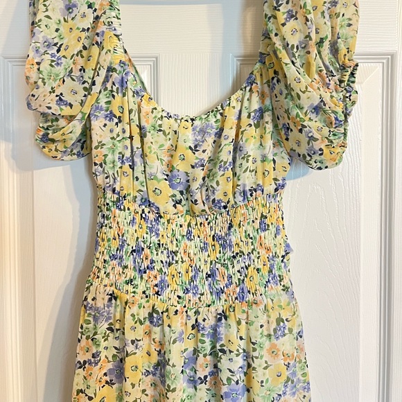 Astr Yellow Floral Puff-Sleeve Maxi Dress with Leg Slit - Picture 6 of 8